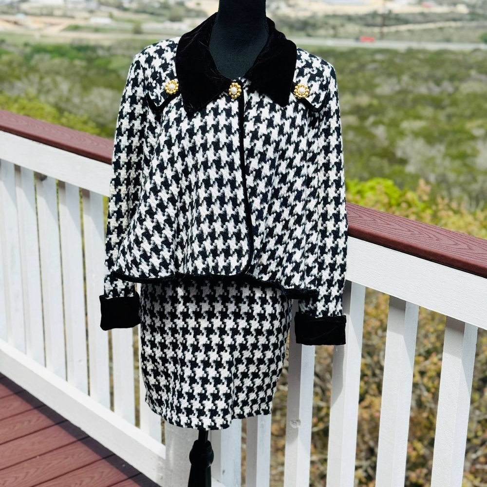 Vanity Houndstooth Jacket and Mini Tweed Skirt Set‎